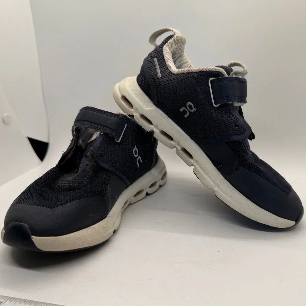 On Cloud Play Kids Running Shoes Navy Blue White Hook Loop Sneakers US 12.5 K